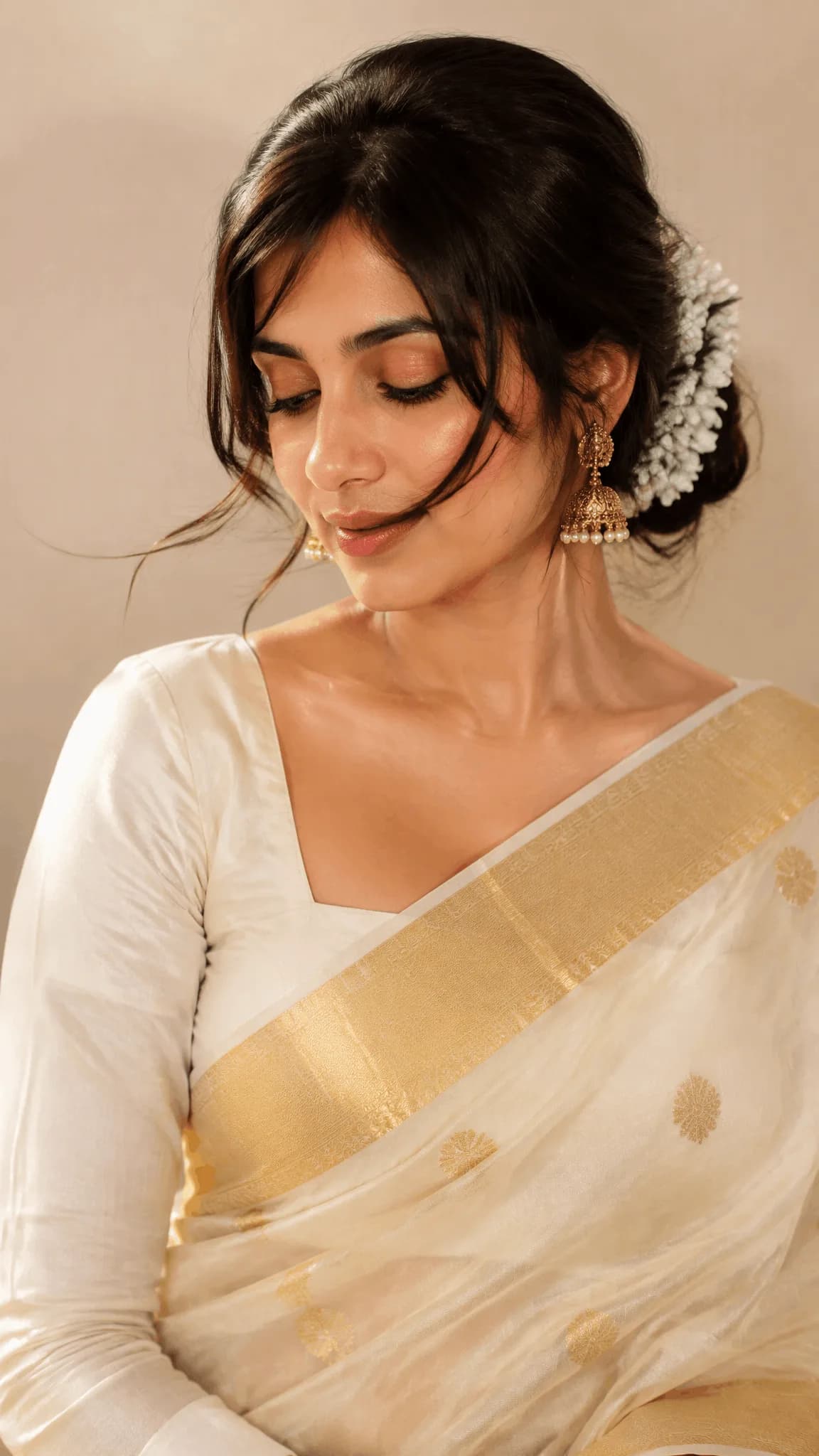 Kerala Kasavu Saree Dreamy Portrait AI Prompt
