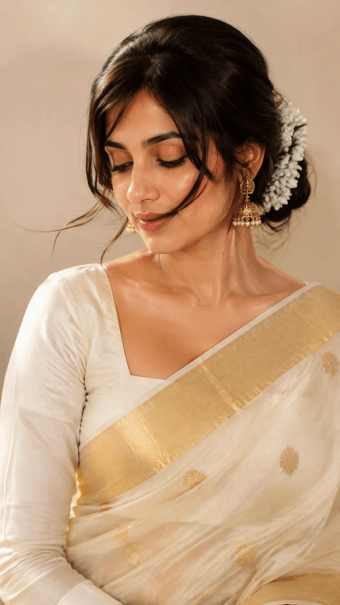 Kerala Kasavu Saree Dreamy Portrait AI Prompt